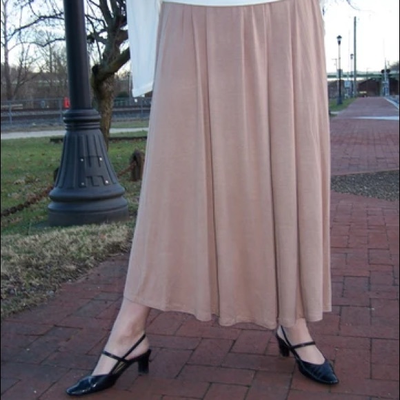 Classic Maxi Skirt - Picture 2 of 3
